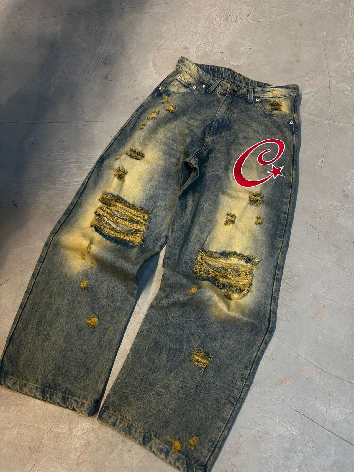 DISTRESSED DENIM